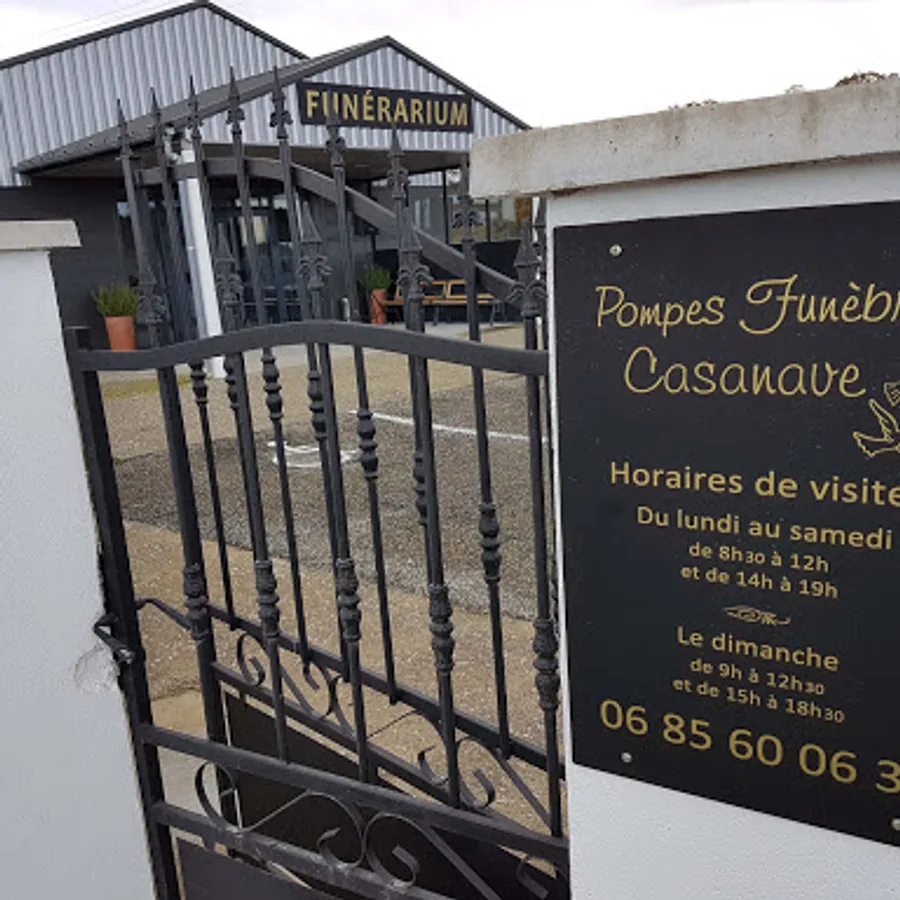 L'entrée du magasin d'articles funéraires Casanave